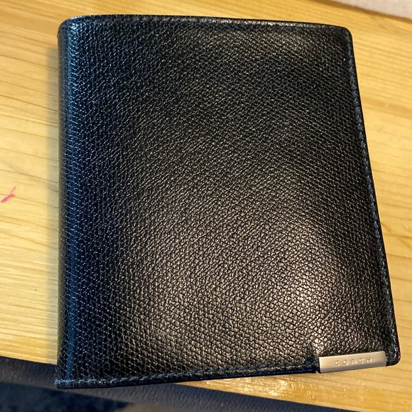 Never used coach wallet - Picture 1 of 4